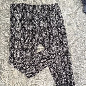 Lularoe Black and White Snake Print Leggings